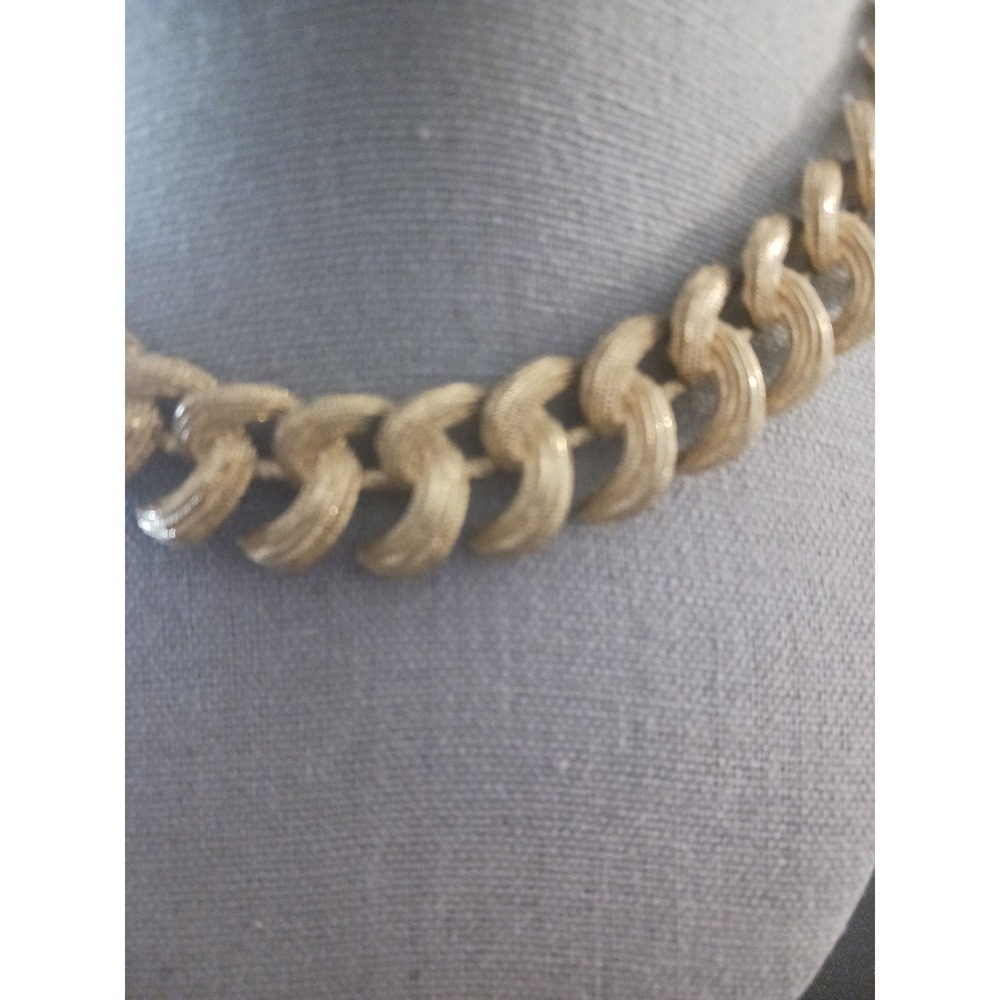 Monet Vintage Gold Tone Textured Link Collar Necklace 16 Inch Choker - Picture 3 of 6